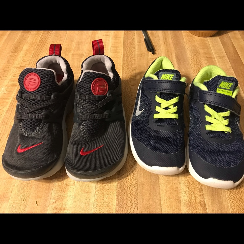 2 pairs Nike boys shoes size 10c
